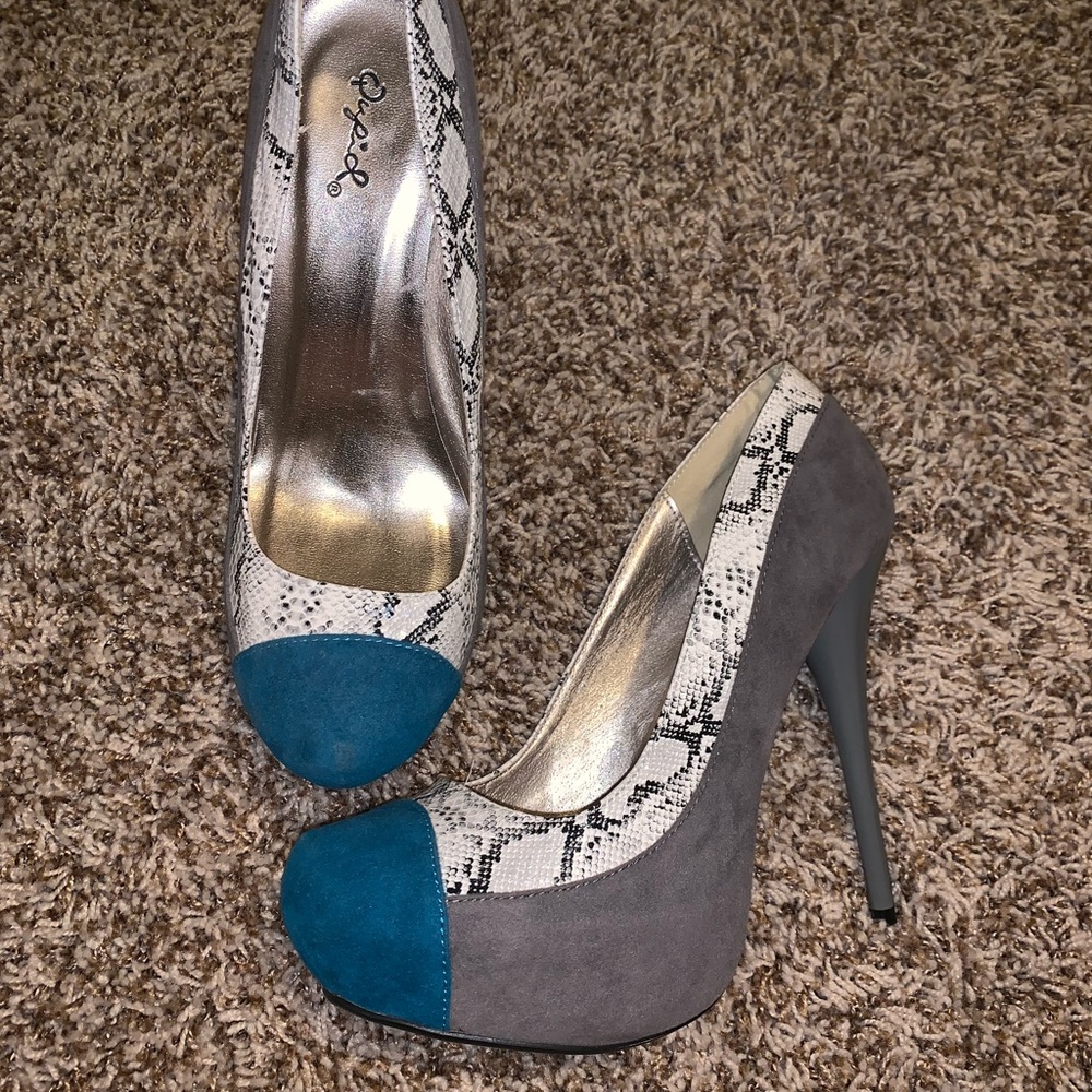 Never worn size 8.5 heels
